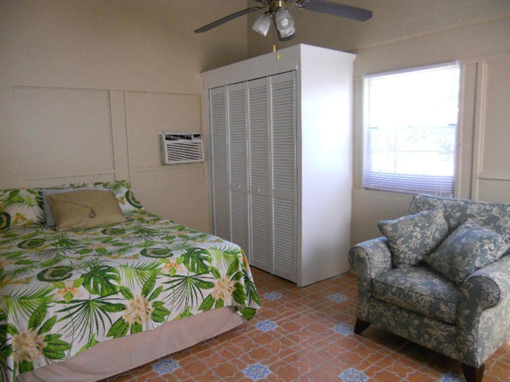 Paradise Cove Ocean Front Villas And Suites Nazareth Room photo