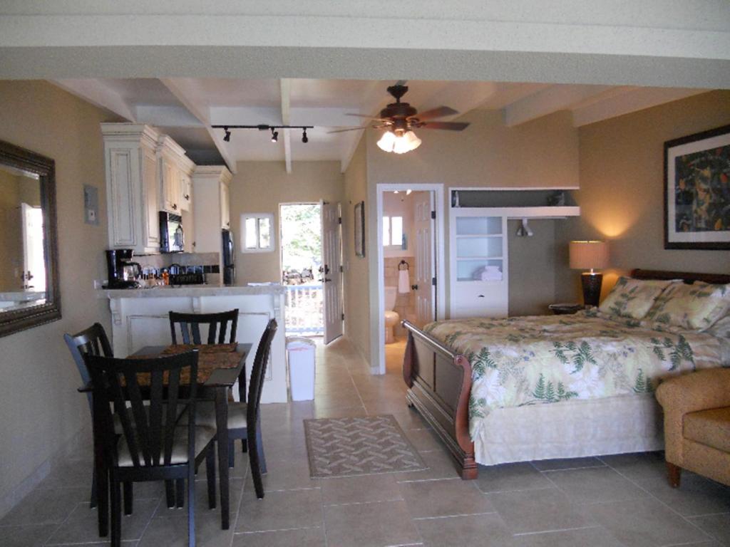 Paradise Cove Ocean Front Villas And Suites Nazareth Room photo