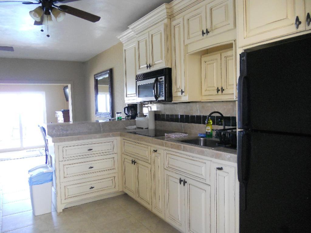 Paradise Cove Ocean Front Villas And Suites Nazareth Room photo